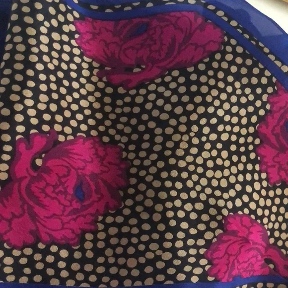 VTG Vera Neumann Elegant Pointed Ends Oblong Scarf. Peonies & Polkadot Design. - Picture 5 of 13